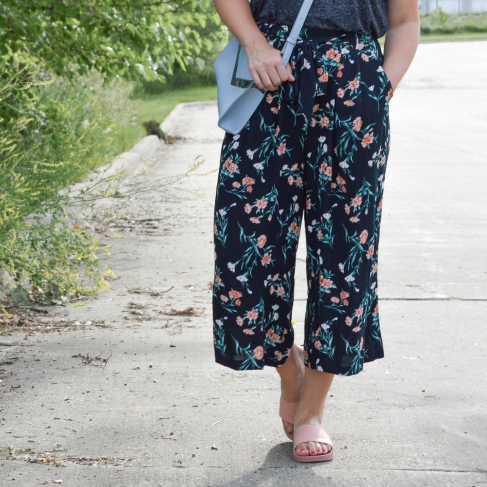 American Eagle Outfitters Black Floral Wide Leg Cropped Pants